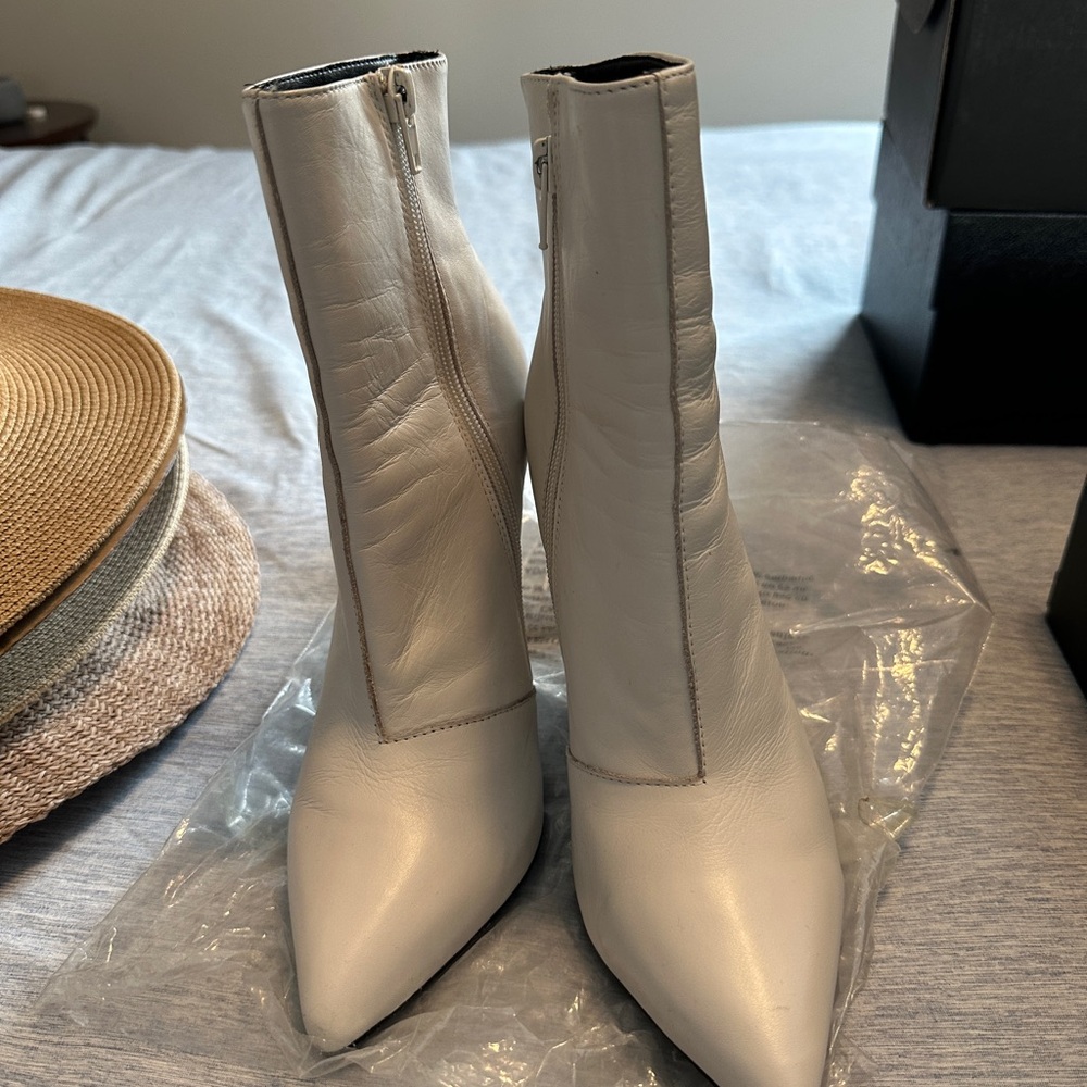 Tony Bianco White Heeled Boots Sleek Design